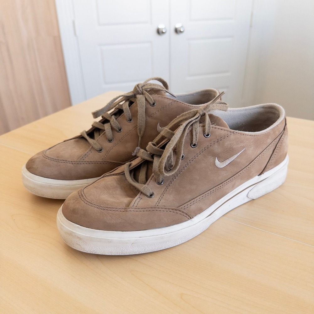 Vintage Nike Mens Sneakers Size 10 Tan Nubuck Low Top Shoes Skater Y2K Retro